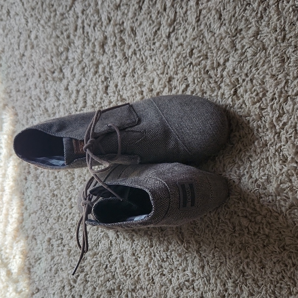 Tom's herringbone wedges